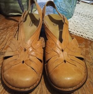 Clarks Women's Camel Brown Leather Sandals